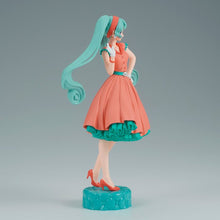 Load image into Gallery viewer, Vocaloid World Journey Vol.1 Hatsune Miku Figure