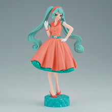 Load image into Gallery viewer, Vocaloid World Journey Vol.1 Hatsune Miku Figure