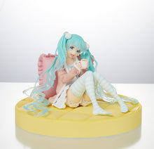 Load image into Gallery viewer, Vocaloid Hatsune Miku (Original Casual Wear Ver.) Figure
