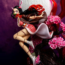 Cargar imagen en el visor de la galería, Demon Slayer - Nezuko Figure (Full Demon Form) - ShopAnimeStyle
