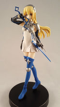 Load image into Gallery viewer, Is It Wrong To Try To Pick Up Girls in A Dungeon? FuRyu Aiz Wallenstein Figure - ShopAnimeStyle
