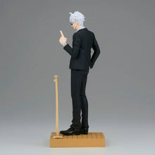 Cargar imagen en el visor de la galería, Jujutsu Kaisen Diorama Figure Satoru Gojo (Suit Ver.) - ShopAnimeStyle
