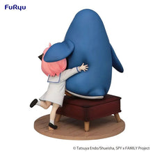 Cargar imagen en el visor de la galería, Spy x Family Exceed Creative Figure by FuRyu: Anya Forger with Penguin - ShopAnimeStyle
