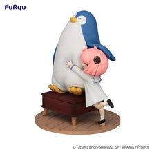 Cargar imagen en el visor de la galería, Spy x Family Exceed Creative Figure by FuRyu: Anya Forger with Penguin - ShopAnimeStyle
