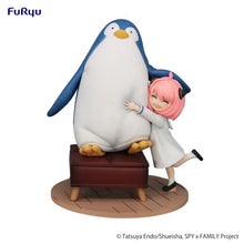 Cargar imagen en el visor de la galería, Spy x Family Exceed Creative Figure by FuRyu: Anya Forger with Penguin - ShopAnimeStyle
